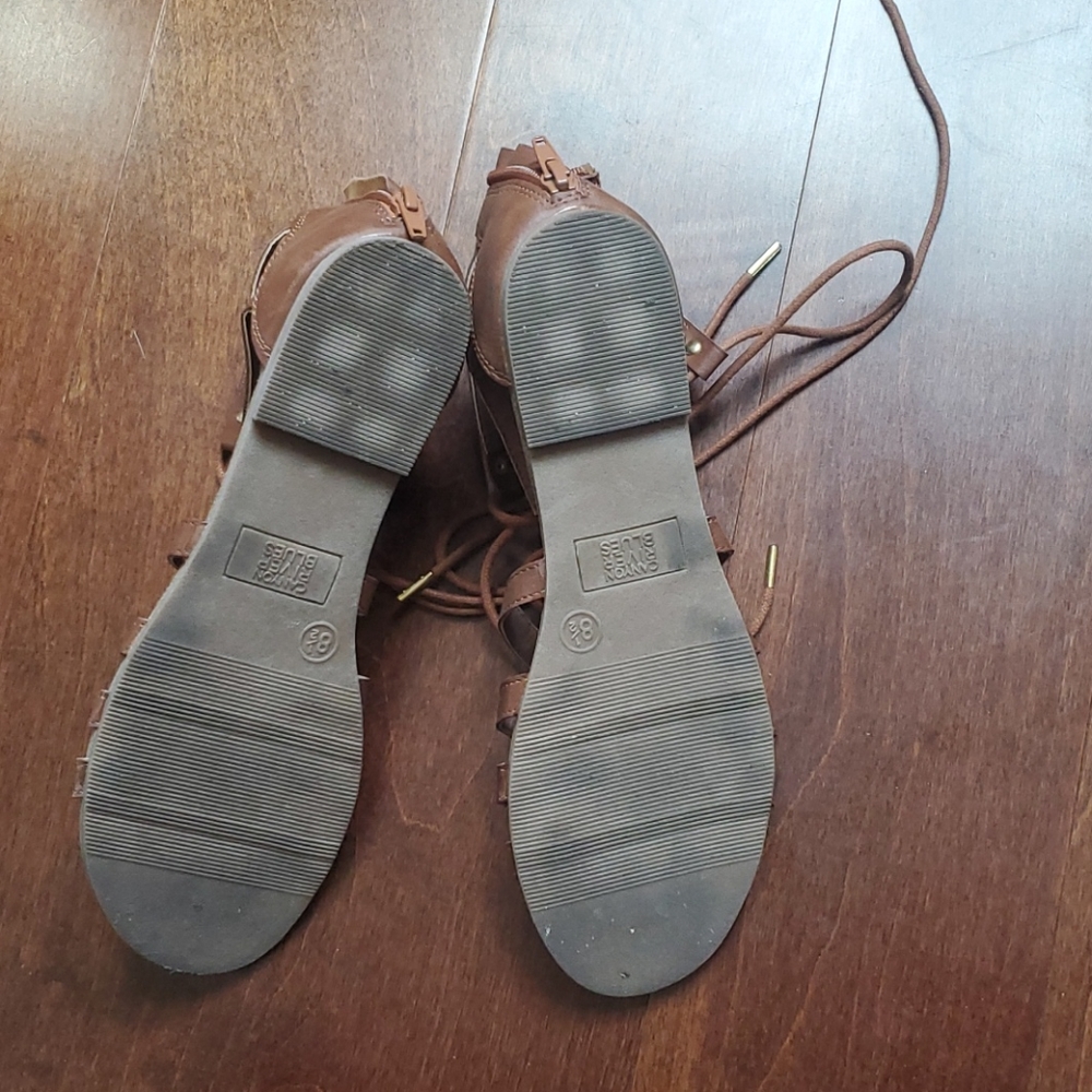 Women - Picture 4 of 8